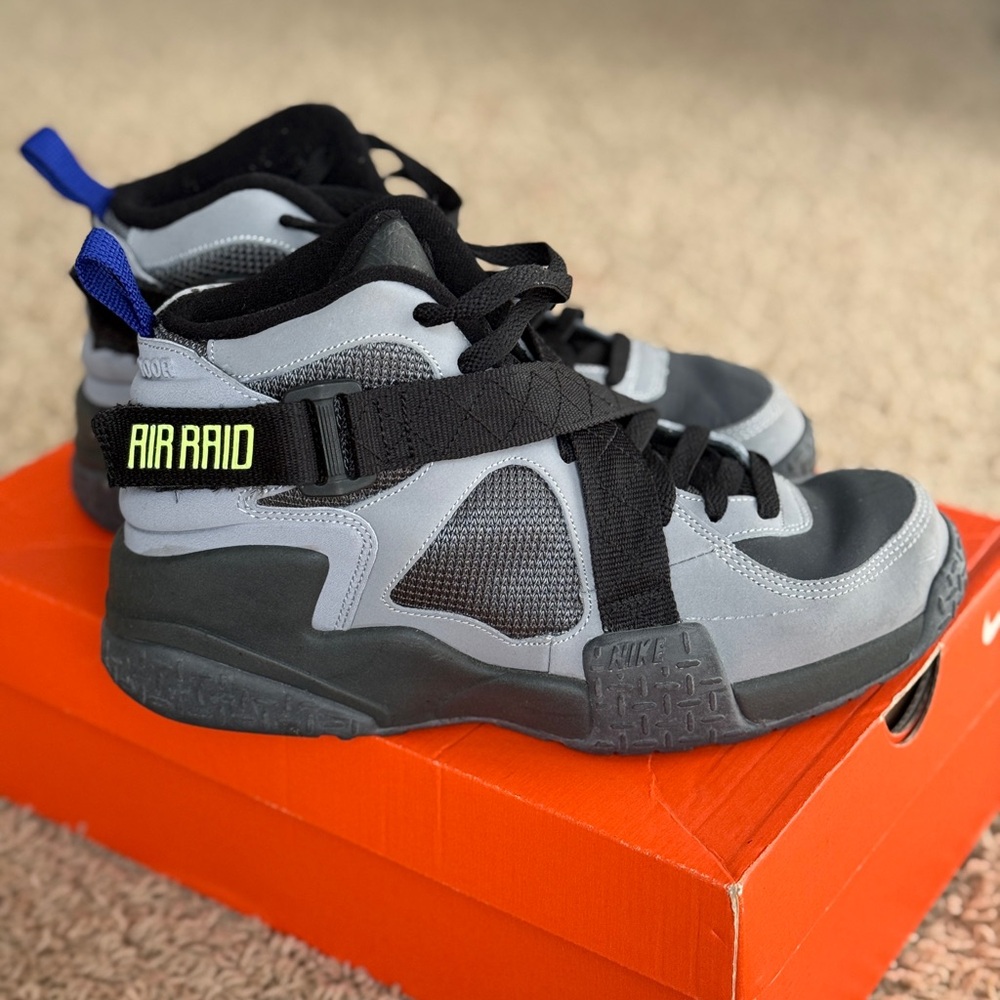 Nike Air Raid Kids Sneakers - Gray and Black